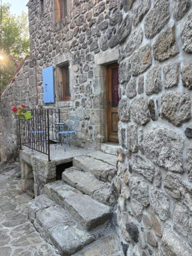 Petite maison de campagne in Pourcheres (Rhone-Alpes)