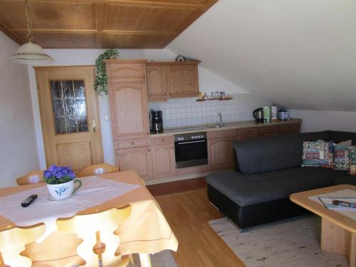 Iekārtas, Apartment in the Allgau with view of the Bavarian Alps in Ingenried