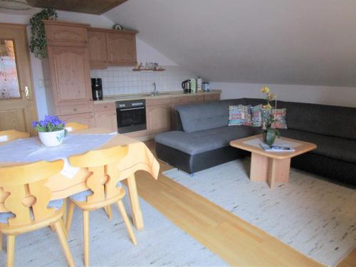 Iekārtas, Apartment in the Allgau with view of the Bavarian Alps in Ingenried