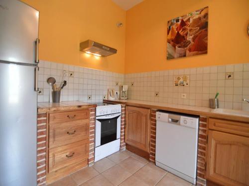 Holiday home in a historic building near Montreuil