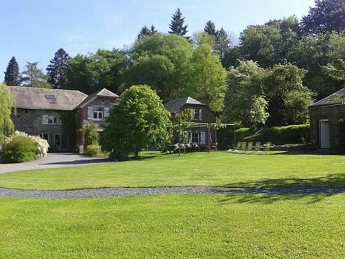 Quaint Holiday Home in Bievre with Terrace - image 6
