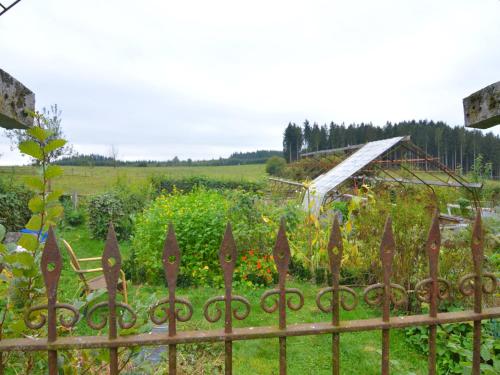 Quaint Holiday Home in Bievre with Terrace - image 2