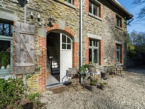 Quaint Holiday Home in Bievre with Terrace - image 7