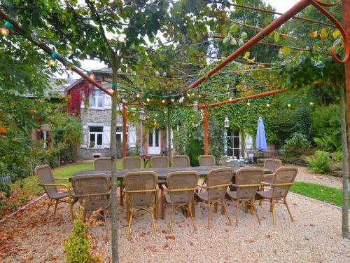 Quaint Holiday Home in Bievre with Terrace - image 5