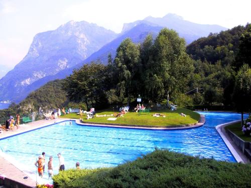 Peldbaseins, Welcoming apartment in Valbrona with pool in Valbrona