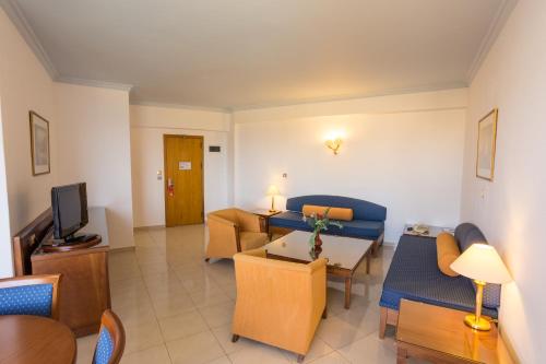 Blue Horizon - image 8