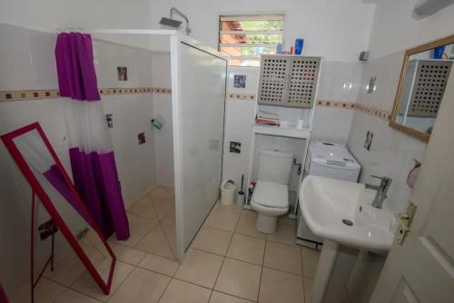 Baño, Charmante maison face à la mer au François, 120 m² (Charmante maison face a la mer au Francois, 120 m²) in Le Francois