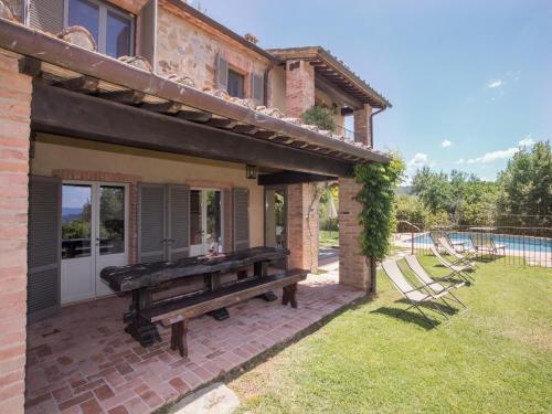 สวน, Villa with Pool and Wine Country Charm in เล ปอจจัชเช