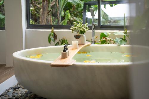 Rice field view 3BR home with Jacuzzie - Nexflit premium free, Hội An (Foto 7)