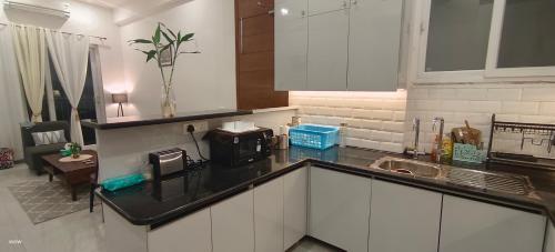 Brand new modern apartment in Vaishali Ghaziabad - image 5