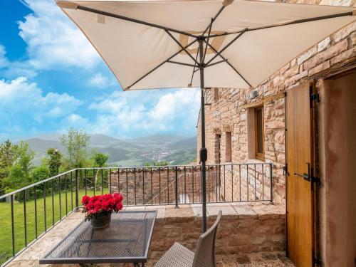 Erkély/terasz, Apartment in Furlo with Saltwater Pool in Acqualagna