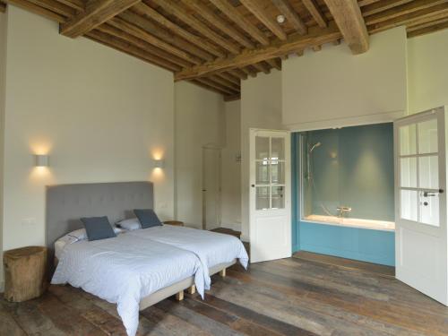 Luxurious castle in Marchin with infrared sauna in Marchin