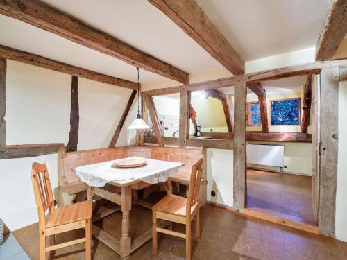 Seadmed, Spacious Retreat with Garden in Langlingen