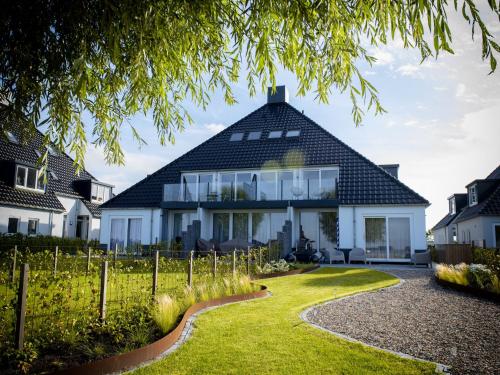  Bright apartment within walking distance of the Sneekermeer in Offingawier