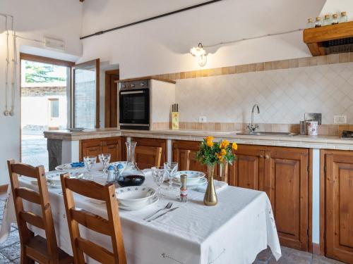 Konyha, Cozy Casola Retreat with WiFi in Casola in Lunigiana