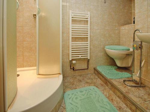 Vonios kambarys, Apartment in Luckaitztal-Gossda with parking space in Schwarzheide