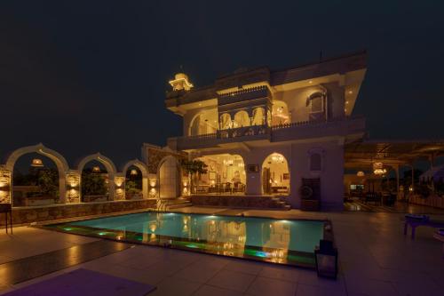 Skats, SaffronStays Raj Reverie in Dahmi