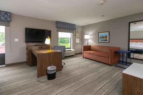 Hampton Inn & Suites Wilder - image 3