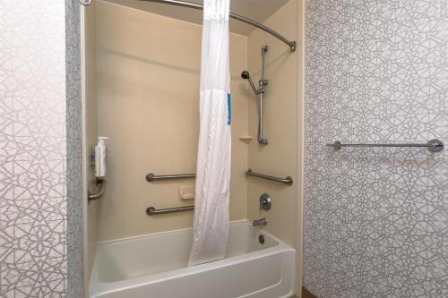 Hampton Inn & Suites Wilder - image 13