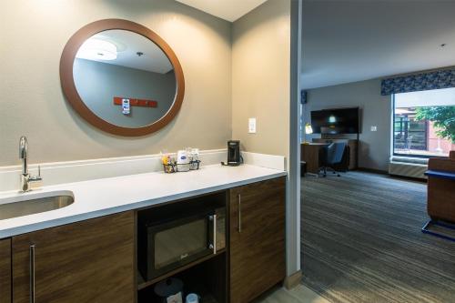 Hampton Inn & Suites Wilder - image 5