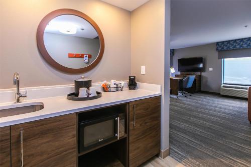 Hampton Inn & Suites Wilder - image 9