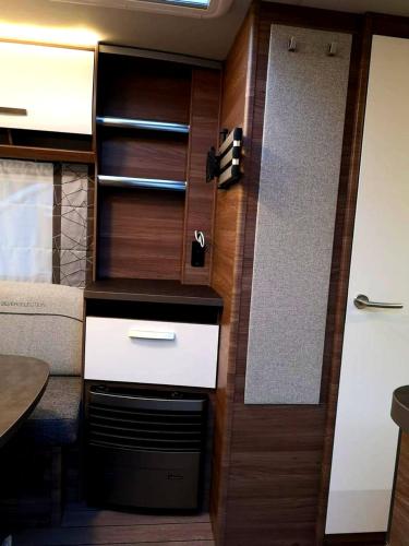 Cozy Caravan in Camping Erlengrund, Bad Hofgastein in Gamskarkogel