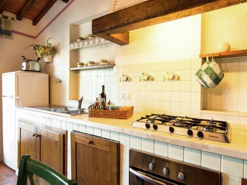 مطبخ, Luxurious, cozy apartment with pool near Cortona in Tuscany versatile in Campaccio