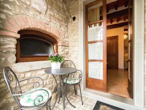 شرفة/ تراس, Luxurious, cozy apartment with pool near Cortona in Tuscany versatile in Campaccio