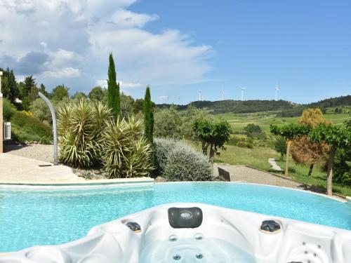 Villa with heated pool, jacuzzi, sports field and stunning views gîte à louer Montbrun-des-Corbières