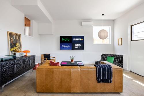 5 Min to UT, Congress - Modern Home in DT East ATX in Austin, USA