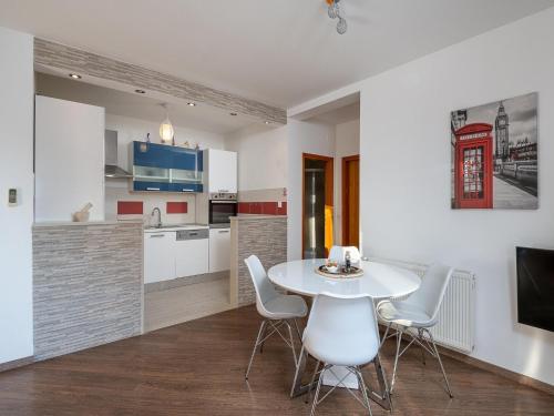 virtuve, Spacious apartment with private terrace in Pridvorje
