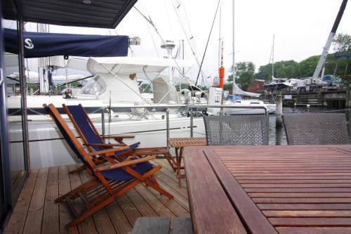 Instalaciones, Hausboot Leni, Flensburg in Fruerlund