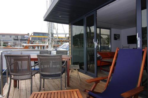 Instalaciones, Hausboot Leni, Flensburg in Fruerlund