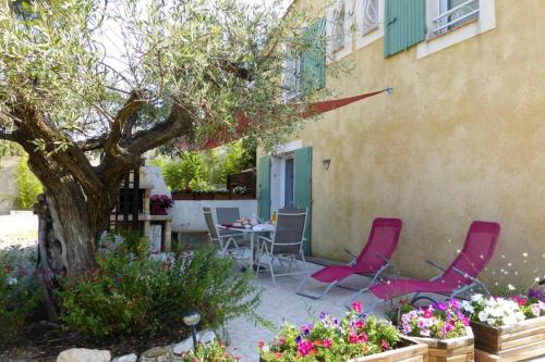Viesnīcas āriene, Holiday cottage with private terrace, Bellegarde in Bellegarde