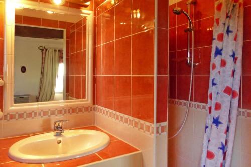 Vannas istaba, Holiday cottage with private terrace, Bellegarde in Bellegarde
