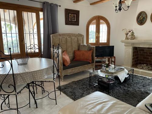 Mediterranean Escape with Garden in Benichembla