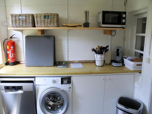 Facilities, Atmospheric Wadden houses located next to each other near the Wadden Sea in Paesens