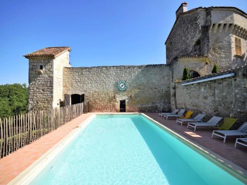 Castle 12th century with private pool close to Agen gîte à louer Saint-Caprais-de-Lerm