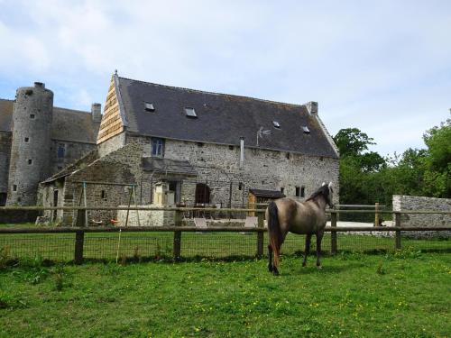 Country house on a beautiful medieval estate gîte à louer Canville-la-Rocque