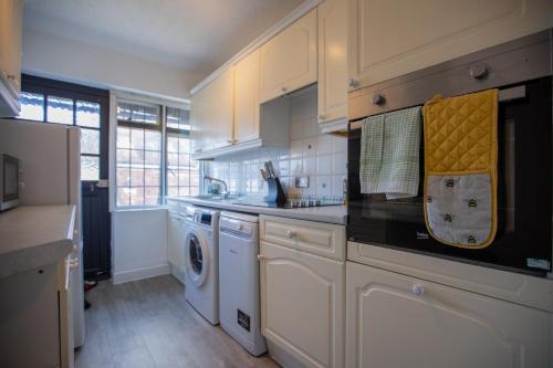 Central Chichester Sanctuary in ชิเชสเตอร์