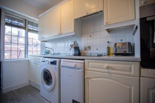 Central Chichester Sanctuary in ชิเชสเตอร์