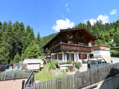 Chalet in Hochfügen near Ski Slopes in Hochfügen, Österreich