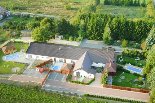 Viesnīcas āriene, Comfortable holiday home with summer pool  sauna in Šečemina