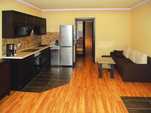 virtuve, Comfortable holiday home with summer pool  sauna in Šečemina