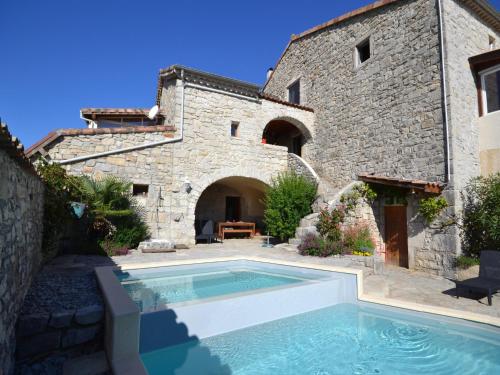 Amazing apartment in Lanas with large garden