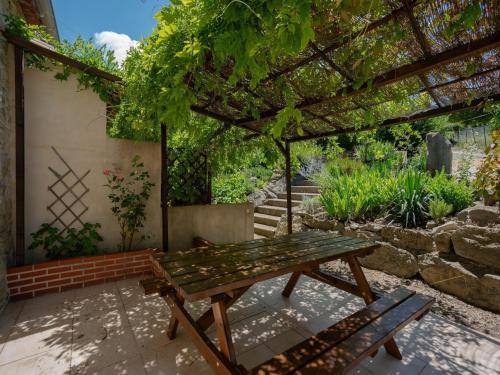 Erkély/terasz, Tranquil Villa in Cevennes in Courry