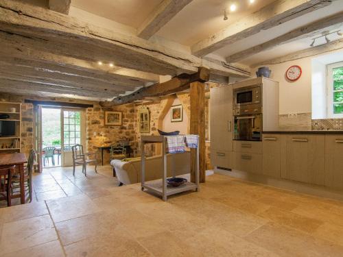 Kitchen, Grives Poolside Family Escape in Grives