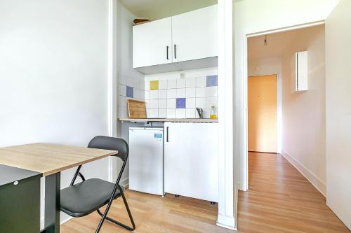 keittiö, Le Petit Auber & son balcon, à 2 pas de Paris (Le Petit Auber & son balcon, a 2 pas de Paris) in Aubervilliers