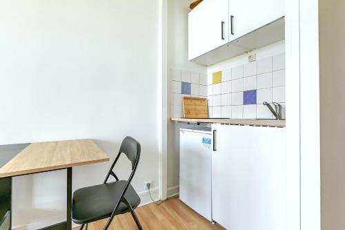 keittiö, Le Petit Auber & son balcon, à 2 pas de Paris (Le Petit Auber & son balcon, a 2 pas de Paris) in Aubervilliers