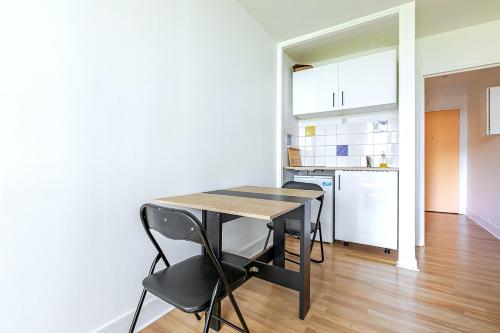 keittiö, Le Petit Auber & son balcon, à 2 pas de Paris (Le Petit Auber & son balcon, a 2 pas de Paris) in Aubervilliers